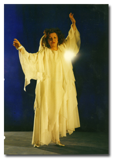 Elizabeth Leslie on set
